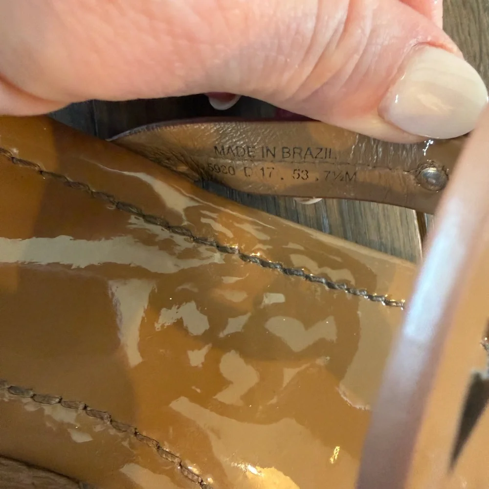 Tory Burch Tan Sandals with Logo Detail - Picture 4 of 4